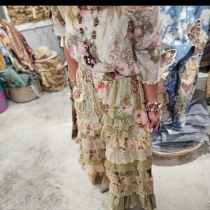RB8 A Rare Bird Butterfly Ruffle Pants